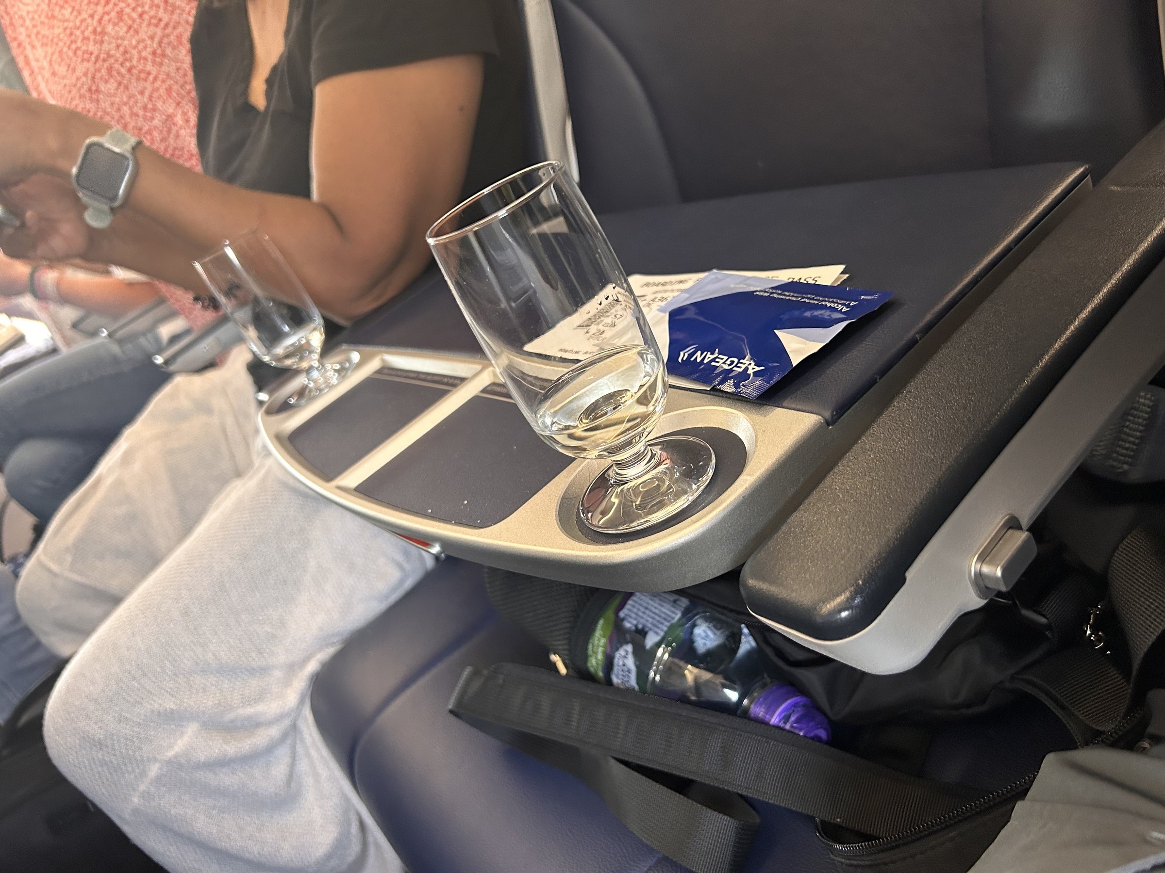 The blocked middle seat and table in Aegean Airlines European business class