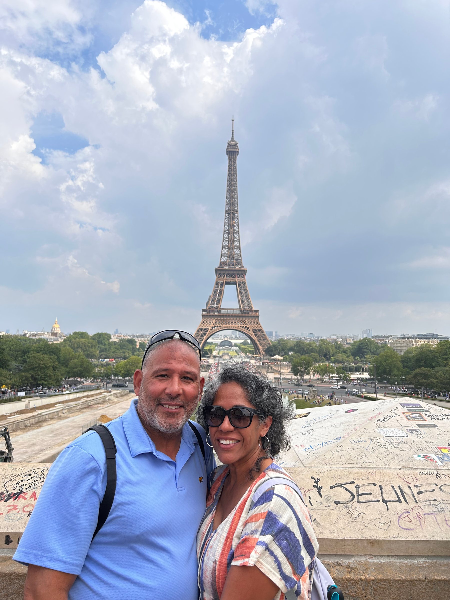 Hiram and Marlene smiling at Trocadéro with the Eiffel Tower behind them